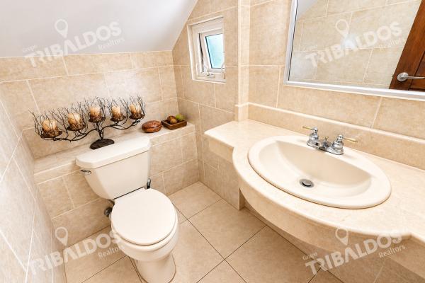 Venta de casa en costa del este con cocina remodelada