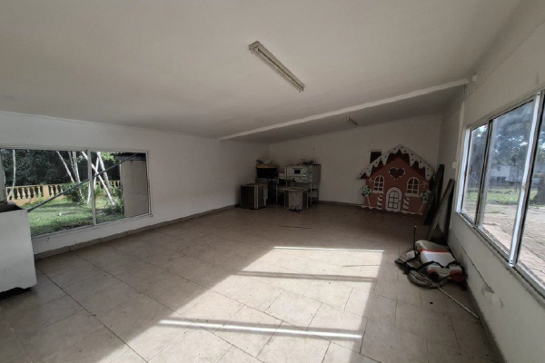 Venta de casa tipo chalet con terreno en la chorrera