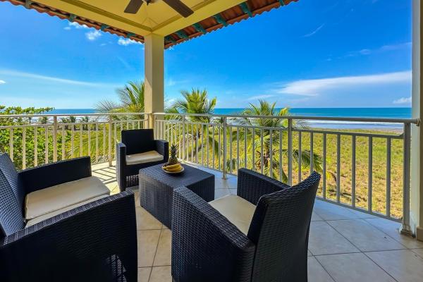 Condominio frente al mar en venta en playa la barqueta chiriquí panamá