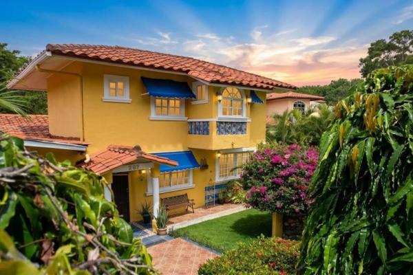 Coronado golf club home with pool