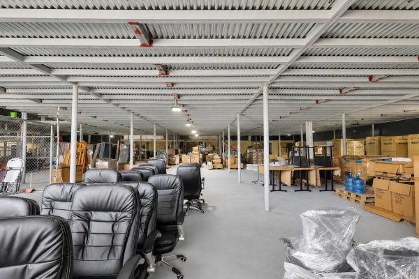 Venta de galera con mezzanine en pacora