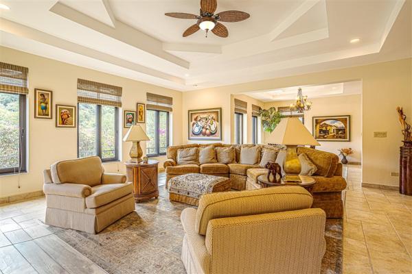 Luxurious estate residence in valle escondido