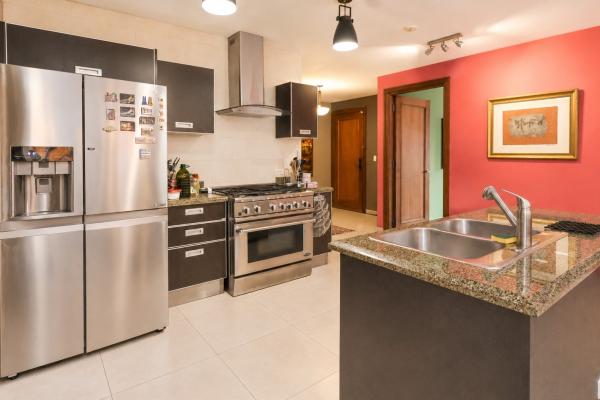 Venta de apartamento con elevador y estacionamiento en casco antiguo