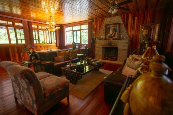 Private estate with river and hotel potential