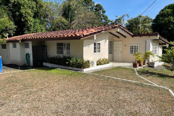 Casa para venta en el corazón de coronado!