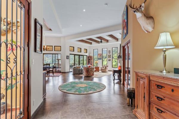 Elegant 4-bedroom furnished estate in boquete