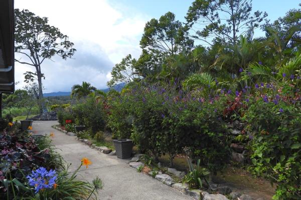 Country estate with multiple buildings in palmira