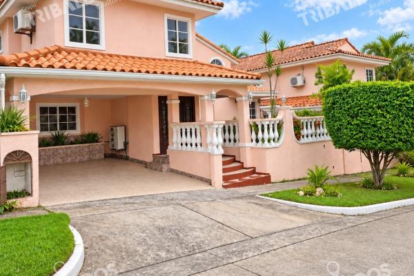House for rent with pool in condado del rey