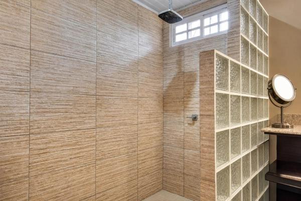 Amplia casa con piscina y apartamento para invitados