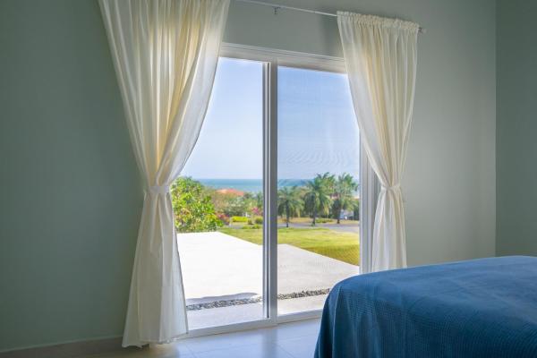 Casa moderna con vista al mar en andromeda estates pedasi