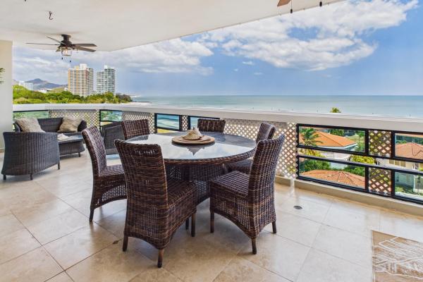 4 bdrm beachfront condo newly renovated coronado