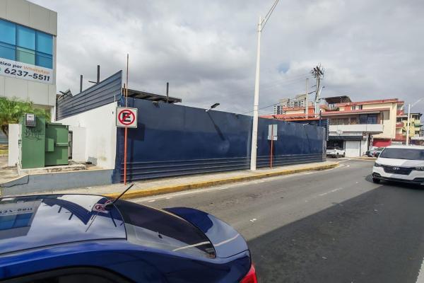 For sale lot / warehouse in chanis