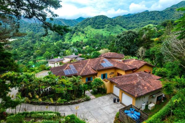 Elegant 4-bedroom furnished estate in boquete