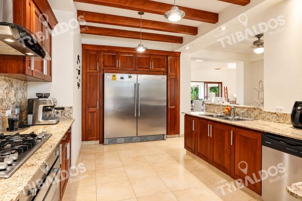 Venta de casa en buenaventura con 8 recámaras, piscina y jacuzzi