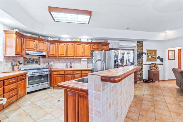 3 story beachfront house in la barqueta