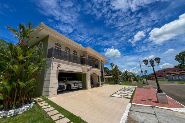 Se vende casa en urbanización margarita, colón