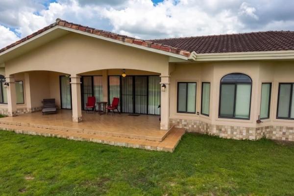 Casa de tres habitaciones en venta en alto boquete