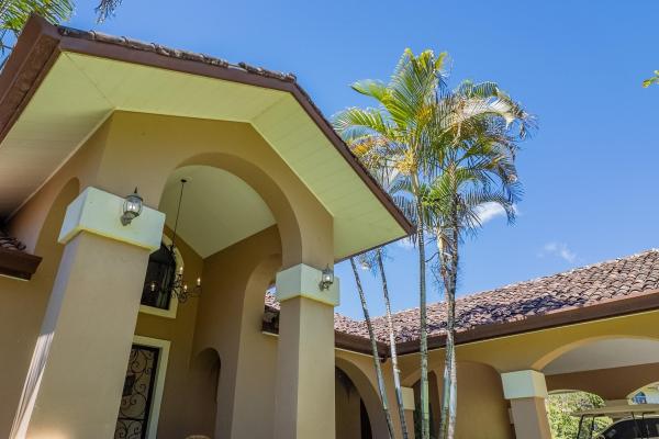 Two villas with 6 bedrooms and mountain views