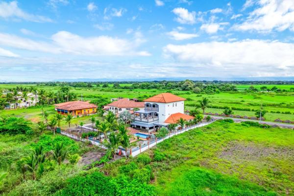 3 story beachfront house in la barqueta alanje