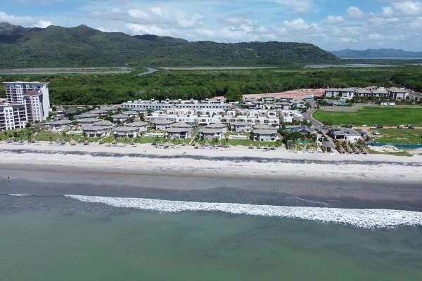 Two-level duplex with ocean view in playa caracol
