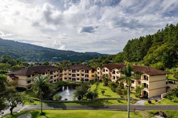 Condominio exclusivo en el tercer piso en valle escondido boquete