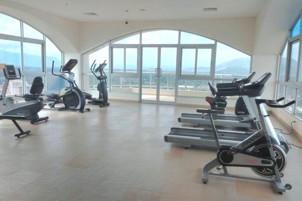 Apartamento en venta con vistas al campo de golf oceano y montana