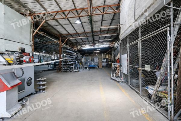 Commercial warehouse for sale in río abajo