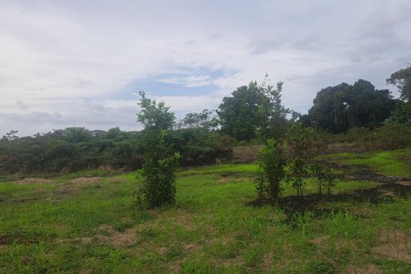 Venta de terreno en juan hombron con edificación