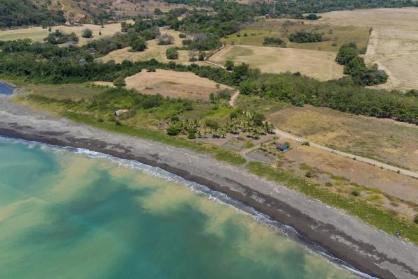 Se vende terreno titulado frente a la playa en cambutal