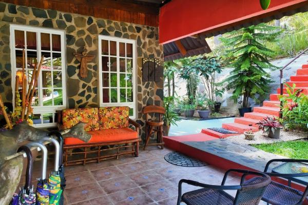 Charming mountain home for sale in toscana, altos