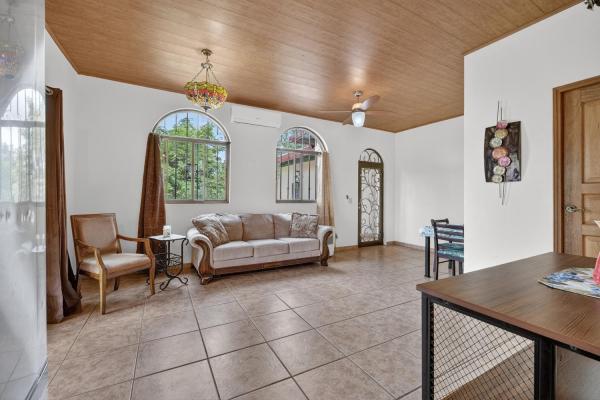 Casa en potrerillos village con apartamento tipo estudio