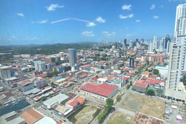 Se vende oficina remodelada en balboa office center