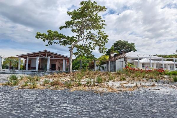 Casa frente al mar de 4 habitaciones en juan hombrón