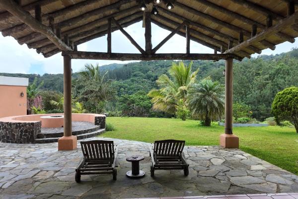 Spacious home for sale in altos del maria with pan