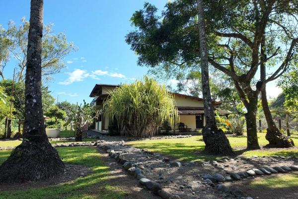 Home with 3 apartments, lagoon access