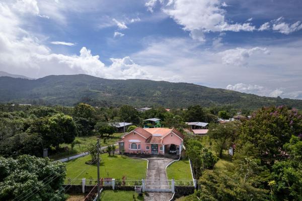 Fully furnished alto boquete home for sale