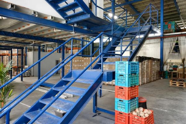 Warehouse sale in las cumbres