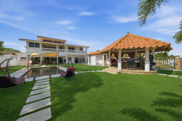 Oceanfront estate — playa malibu, panama