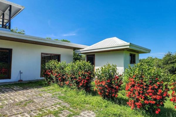 Four-bedroom ocean view home in boca chica