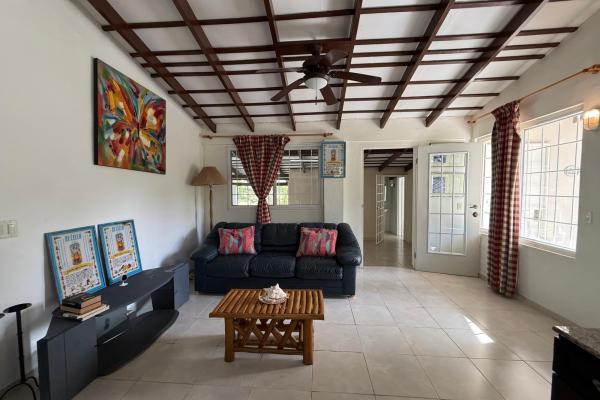 Casa para venta en el corazón de coronado!