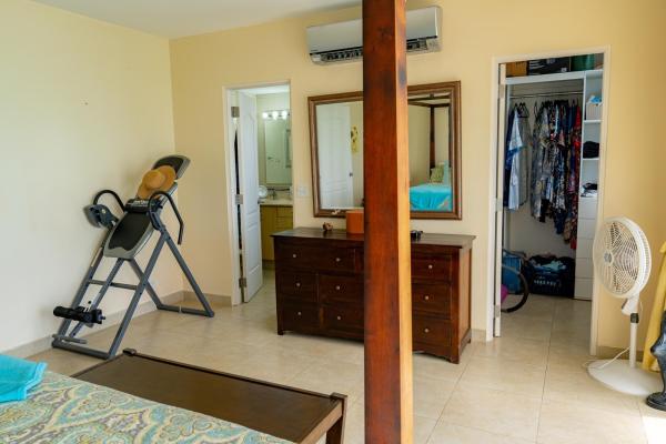 Apartamento de 4 habitaciones frente al mar en farallon