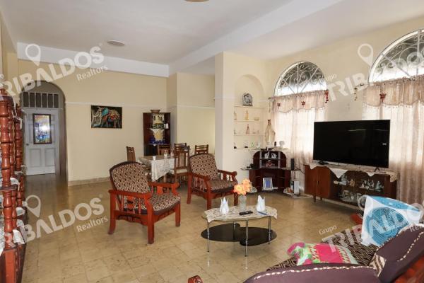 For sale building renting la riviera in colon