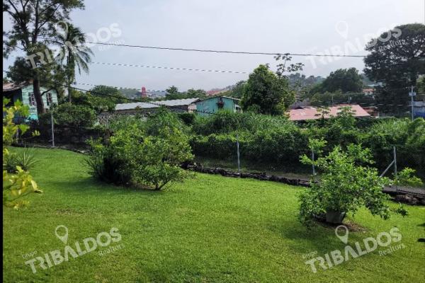 Venta de terreno con mejoras en pueblo nuevo