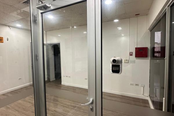 4 locales comerciales contiguos en venta | plaza colón | disponibles juntos