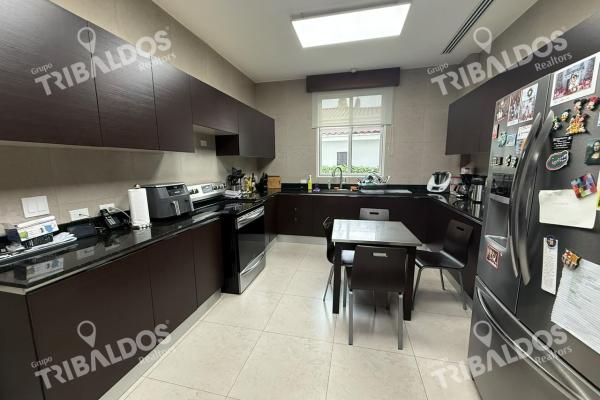 Sale of house in fairway estates, santa maría