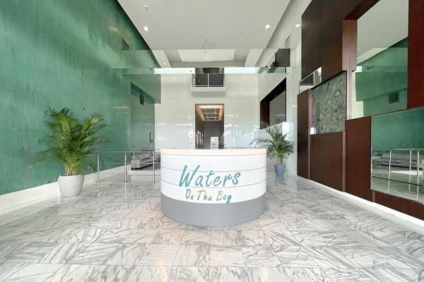 Waters on the bay - vista al mar en avenida balboa