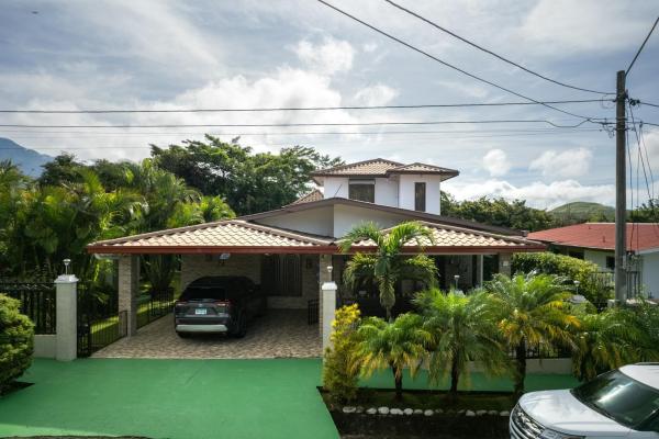 Beautifully maintained 3-bedroom home with guest s