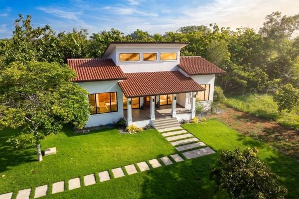 New 3-bedroom villa in boca chica