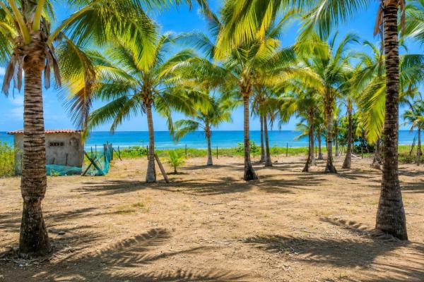 Se vende terreno titulado frente a la playa en cambutal