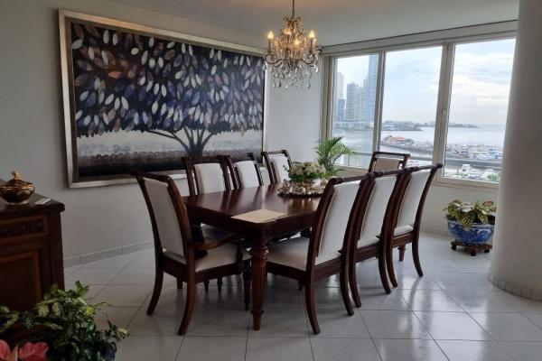 Spectacular apartment with ocean view for sale